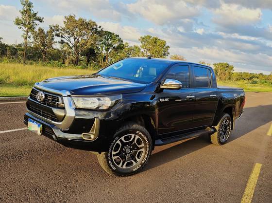 TOYOTA HILUX 2.8 D-4D TURBO DIESEL CD SRV 4X4 AUTOMÁTICO TOYOTA HILUX 2.8 D-4D TURBO DIESEL CD SRV 4X4 AUTOMÁTICO